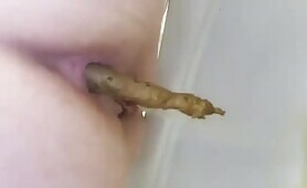 Amateur horny milf shitting closeup 
