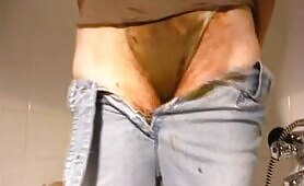 She is ready to take a shit