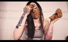 Tattooed Brunette Eats and Smears a Thick Scat Load