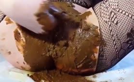 Smearing brown poop