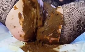 Smearing brown poop