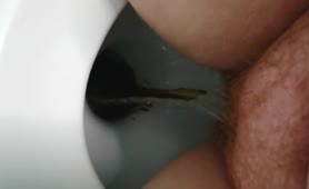 Hairy babe pooping