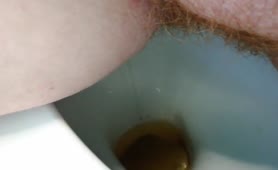 Hairy babe peeing and pooping