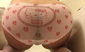 She filled her panties with shit