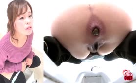 Spying on constipated japanese girl
