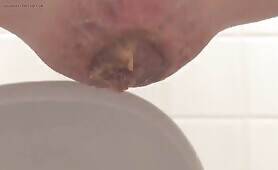 Curvy Babe Smears Her Pussy and Ass in the Bathroom