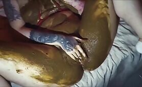 Tattooed Babe Smears Shit on Pussy and Ass Then Shits and Squirts